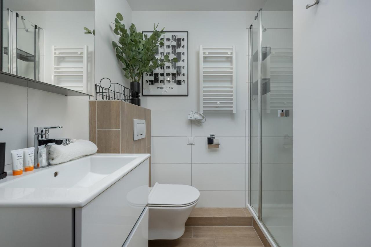 Trendy Studios With Home Office Near Wroclaw Main Station By Noclegi Renters ภายนอก รูปภาพ