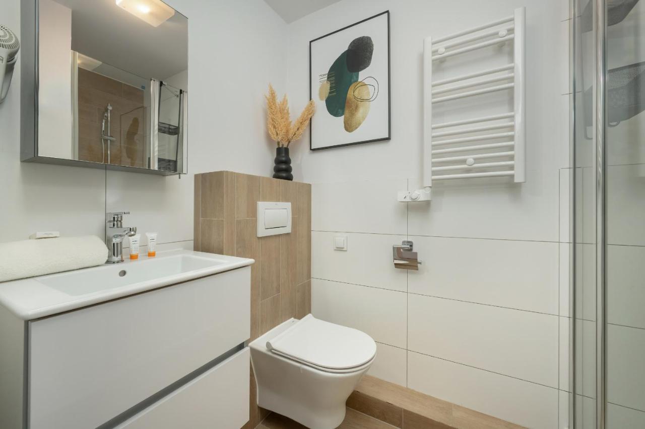 Trendy Studios With Home Office Near Wroclaw Main Station By Noclegi Renters ภายนอก รูปภาพ