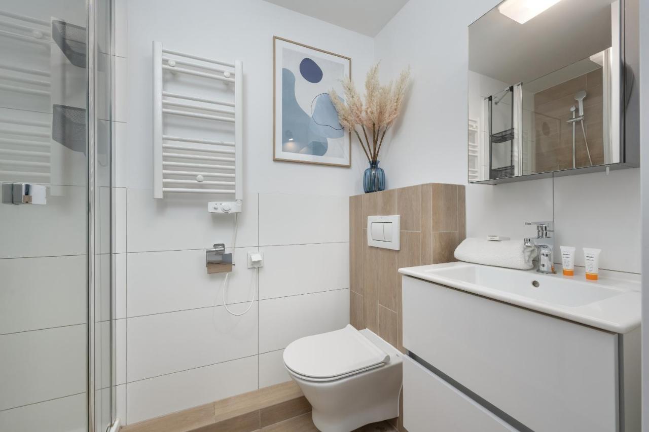 Trendy Studios With Home Office Near Wroclaw Main Station By Noclegi Renters ภายนอก รูปภาพ